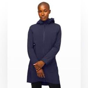 EUC Lululemon Rain Rebel Jacket size 8